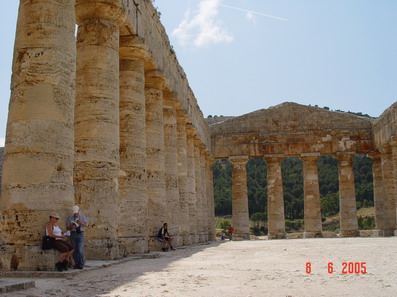 Недостроенный дорический храм (5 век до н.э.). Седжеста. Сицилия. Италия