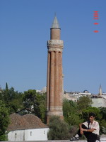 Минарет без мечети был воздвигнут 
в начале 13-ого века и назван Минарет Йивли (капеллированный минарет) и составляет 37 метров. Анталия. Турция
